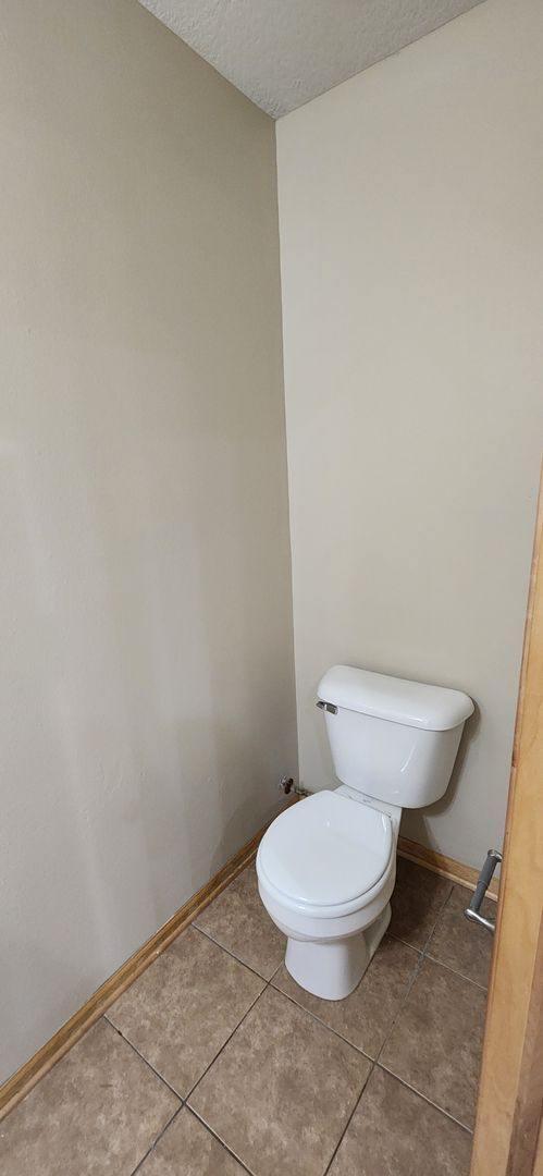 Building Photo - Rare 3 bedroom, 2.5 bathroom rental home w...