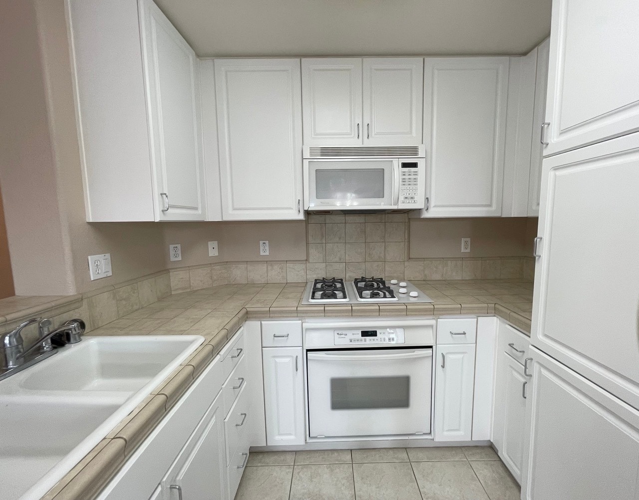 Kitchen - 27 Meritage Cmn