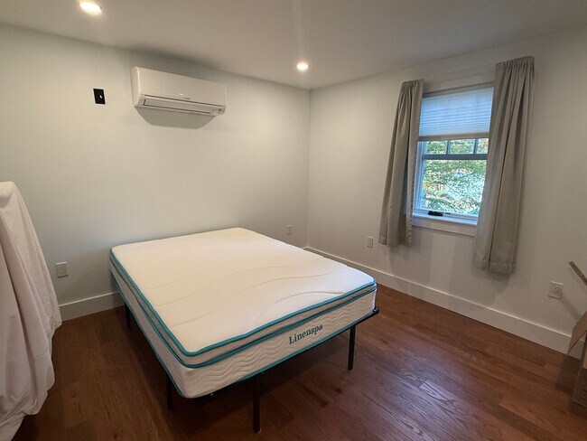 Building Photo - 1 Hillrise Ln