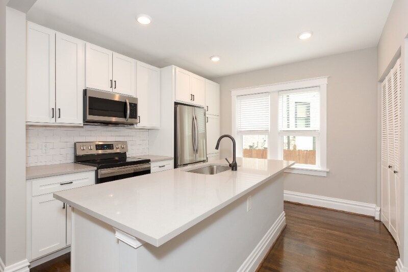 Building Photo - 1035 Grandview Pl