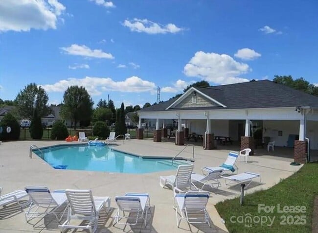 Building Photo - 345 Sandy Spring Ln