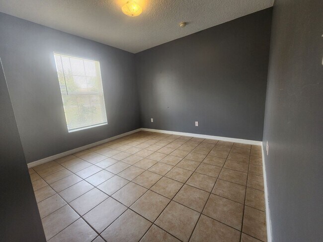 Building Photo - 3/2~Vista Pines Loop~Nice Big Corner Lot, ...