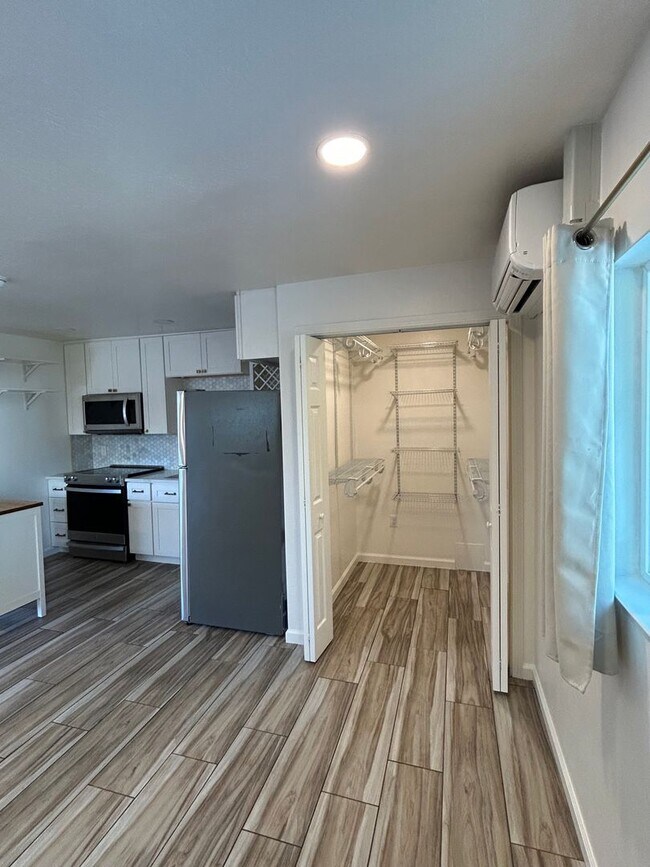 Building Photo - 1655 Merian Dr