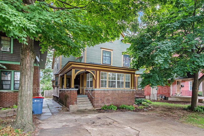 Building Photo - 354 Richard Terrace SE