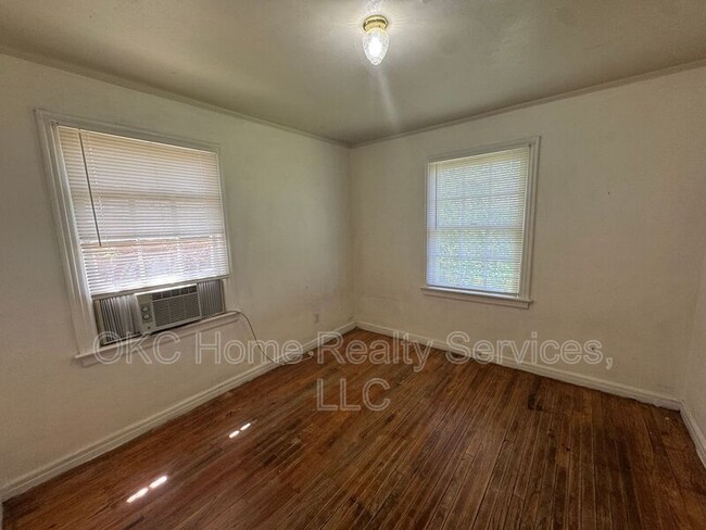 Building Photo - 2713 Normandy St
