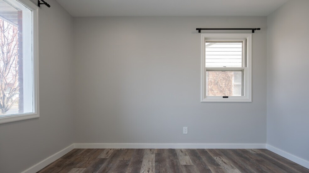 Building Photo - 920 9th St