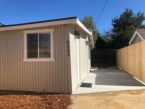 Building Photo - 5455