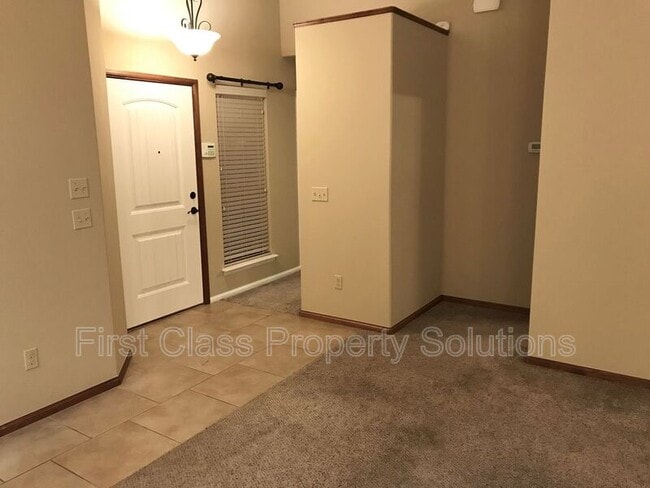 Building Photo - 3500 Arcadia Dr