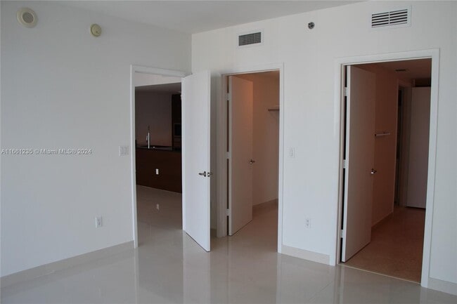 Building Photo - 465 Brickell Ave