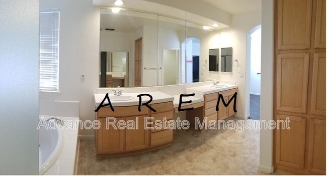 Building Photo - 6836 Cherry Ridge Cir