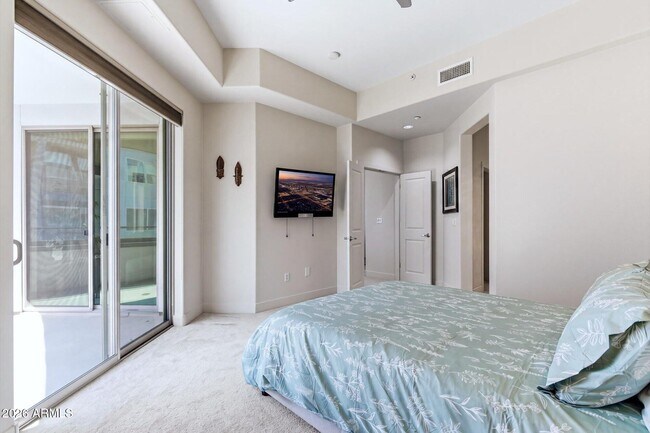 Building Photo - 945 E Playa Del Norte Dr