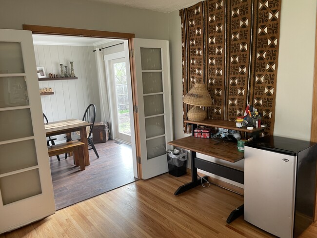 Building Photo - 2505 Zinran Ave S