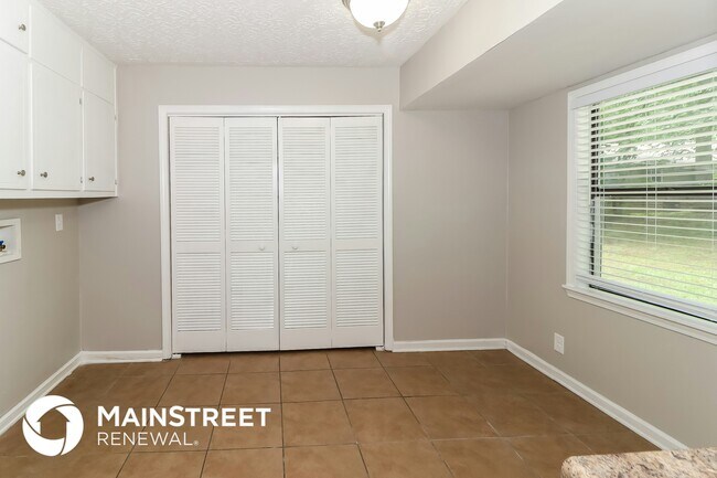 Building Photo - 3470 Valley Oaks Rd