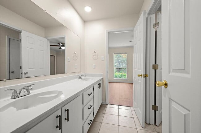 Building Photo - 5382 Rosedown Ct