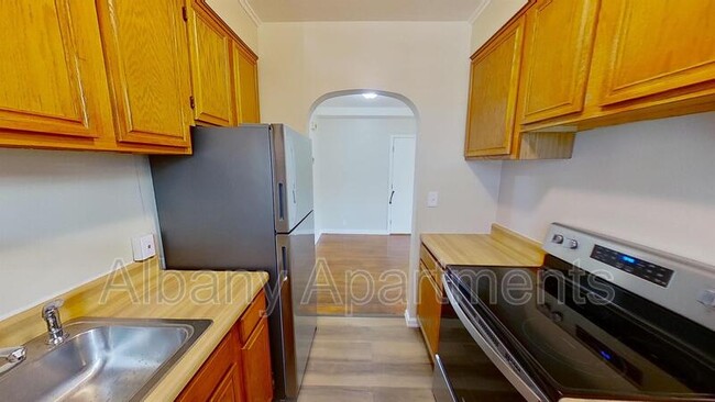 Building Photo - 31 Parkwood St