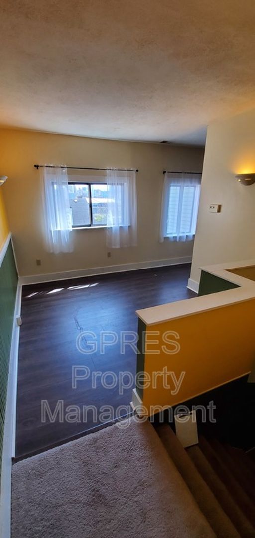 Building Photo - 1109 Goettmann St