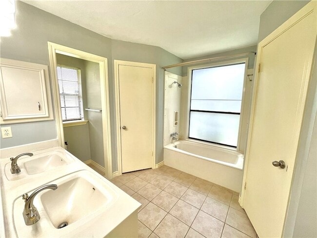 Building Photo - 4508 Kensington Rd