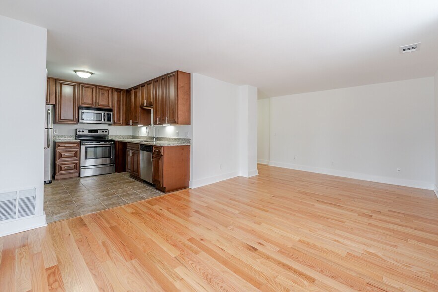 Building Photo - 5630 Pershing Ave