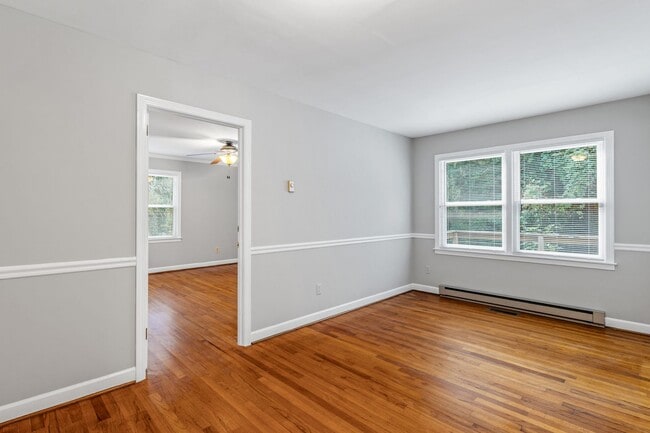 Building Photo - Updated Home- Near State Street! LR, DR, J...