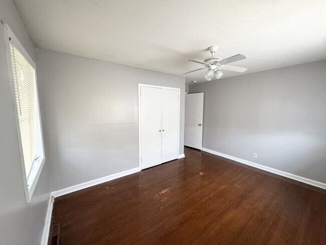 Building Photo - 1523 Canterbury Rd