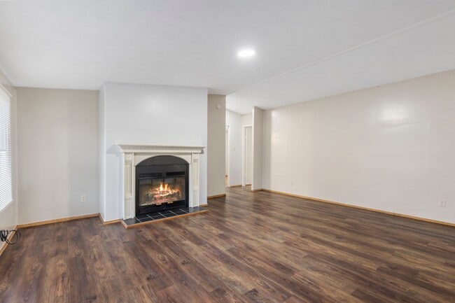 Building Photo - 4460 Grand Oaks Dr