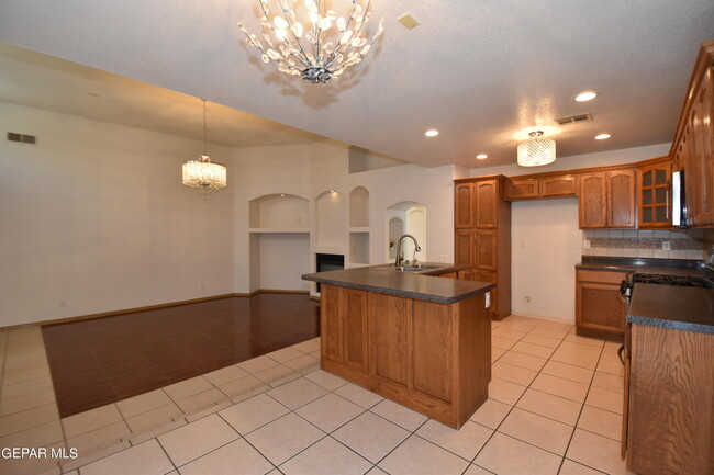 Building Photo - 13737 Paseo Sereno Dr