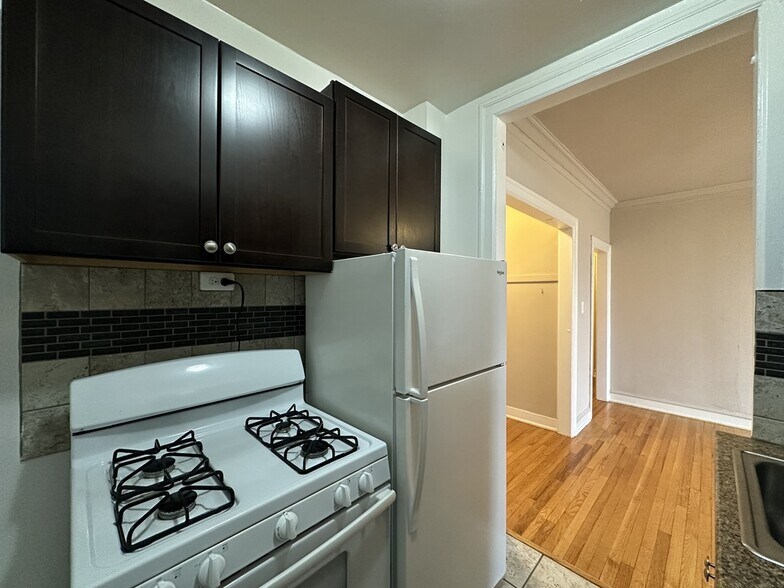 Building Photo - 1371 W Estes Ave