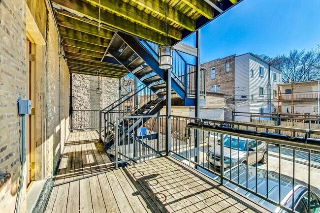 Building Photo - 2705 W Hirsch St