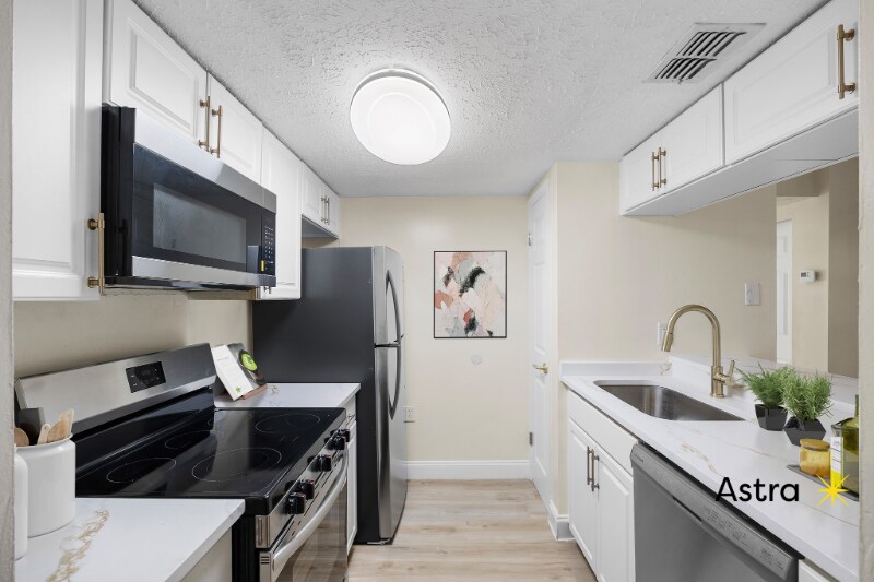 Building Photo - 3111 W Horatio St