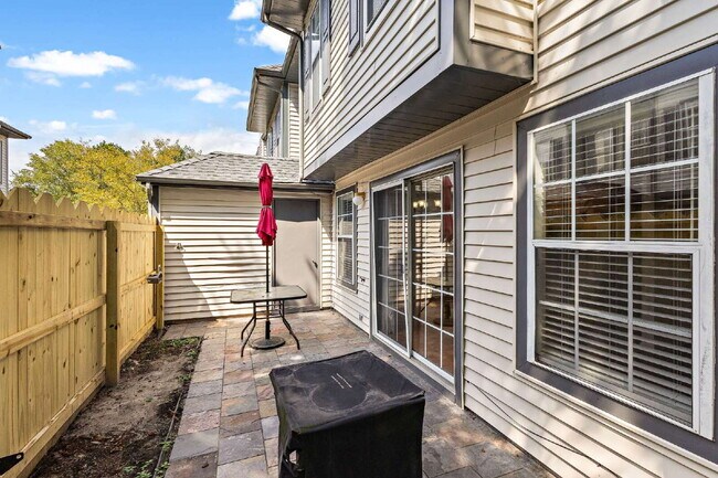 Building Photo - Updated condo-Brenneman Farms