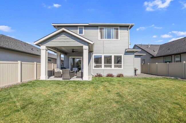 Building Photo - Beautiful 4 bed 2.5 bath home