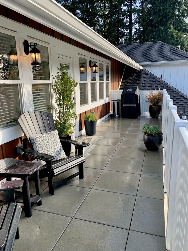 Patio - 16524 Boones Ferry Rd