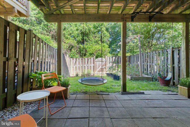 Building Photo - 5964 Edgehill Ct