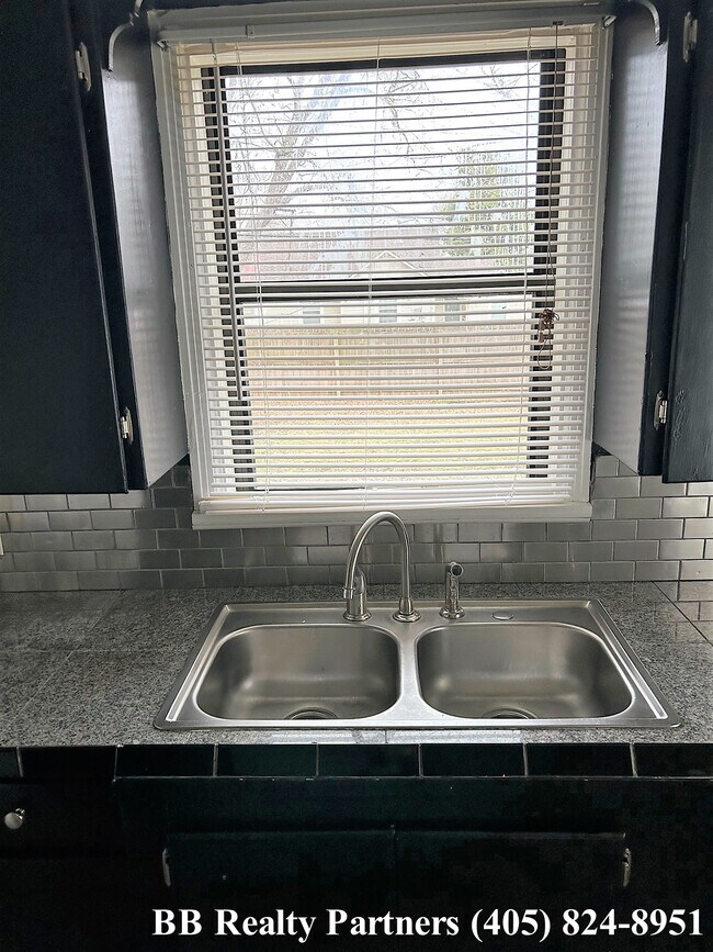 Building Photo - 4533 E 5th Pl