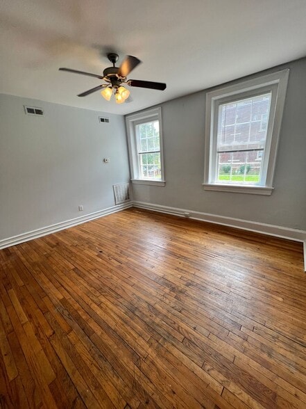 Interior Photo - 1123-25-27 West Grace Street