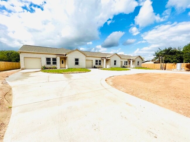 Building Photo - 9508 Quaker Ct