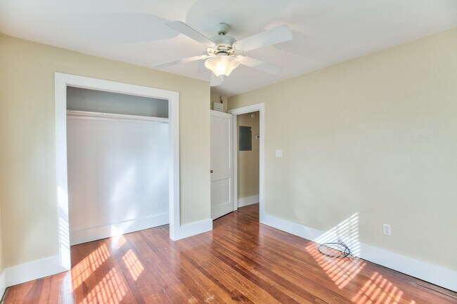 Building Photo - 2002