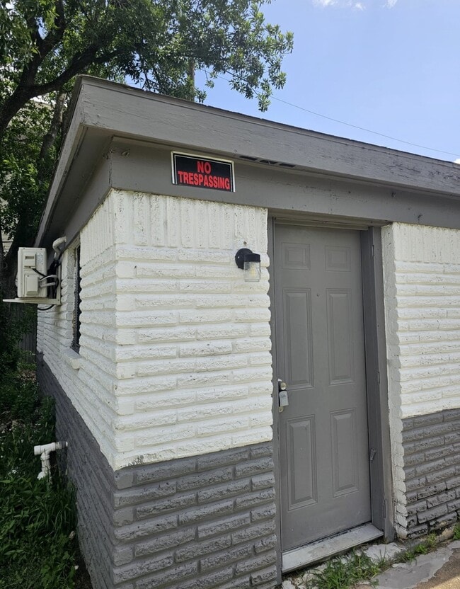 Building Photo - 3829 Mt Pleasant St