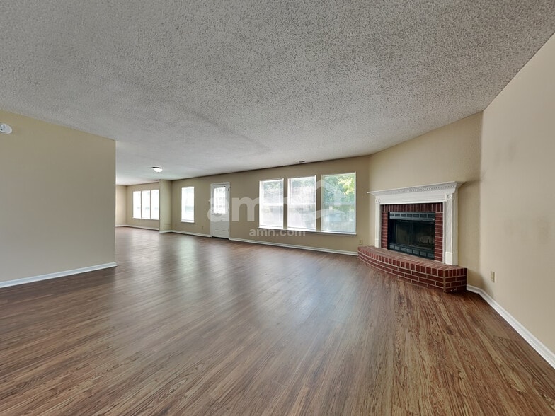 Building Photo - 10421 Parmer Cir