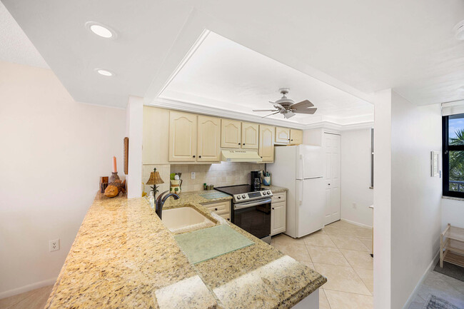 Building Photo - 260 Seaview Ct