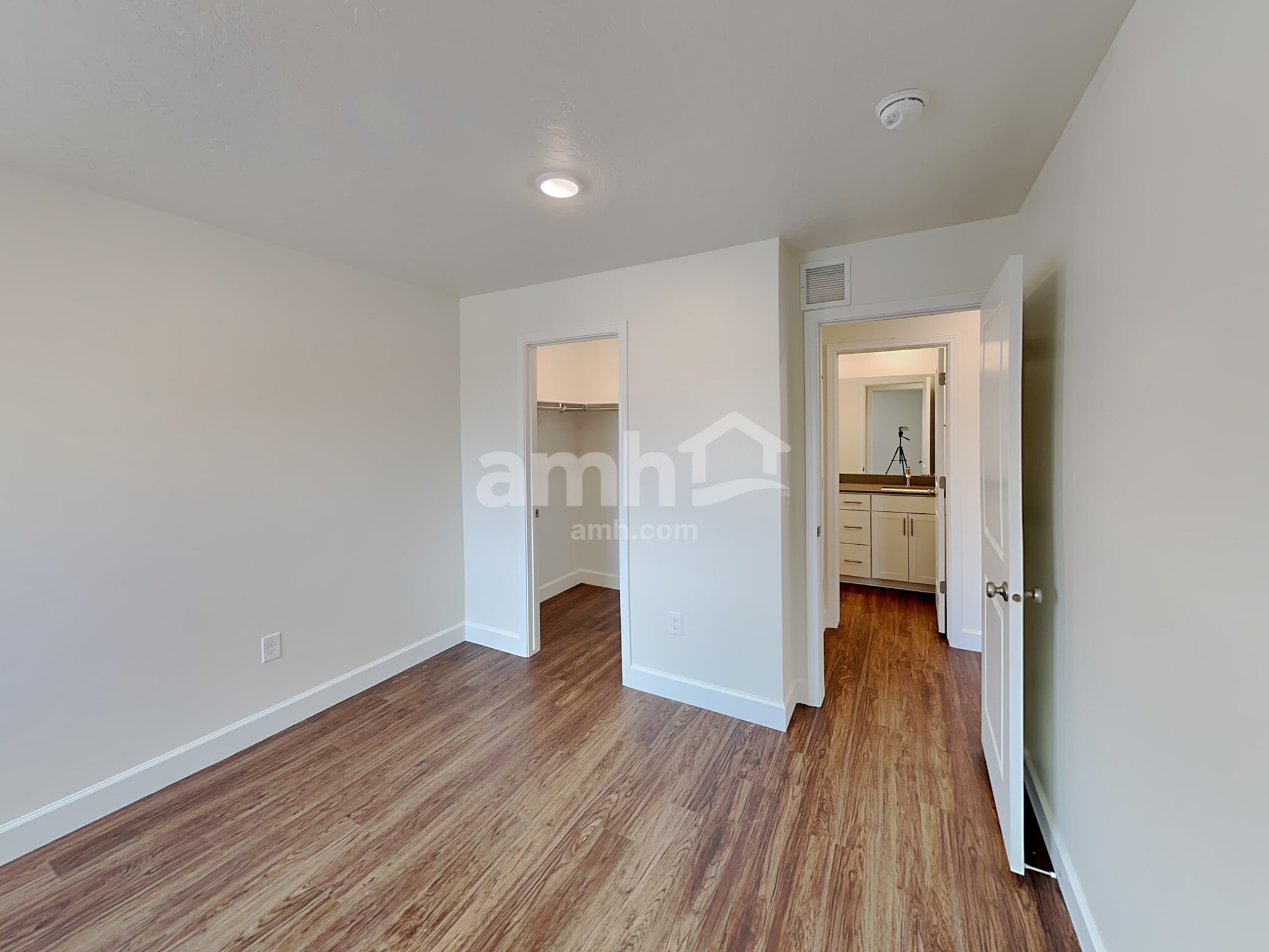 Building Photo - 6768 N Silver Gate Dr
