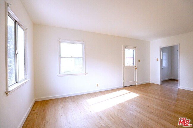 Building Photo - 1944 Cloverfield Blvd