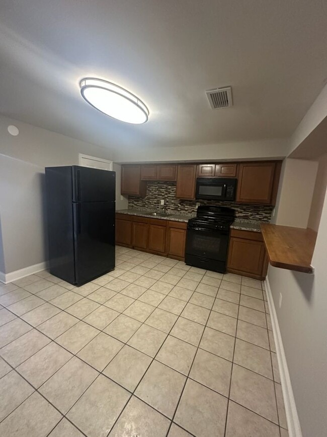 Building Photo - Newly Renovated 3 Bed 1 Bath Home In Balti...