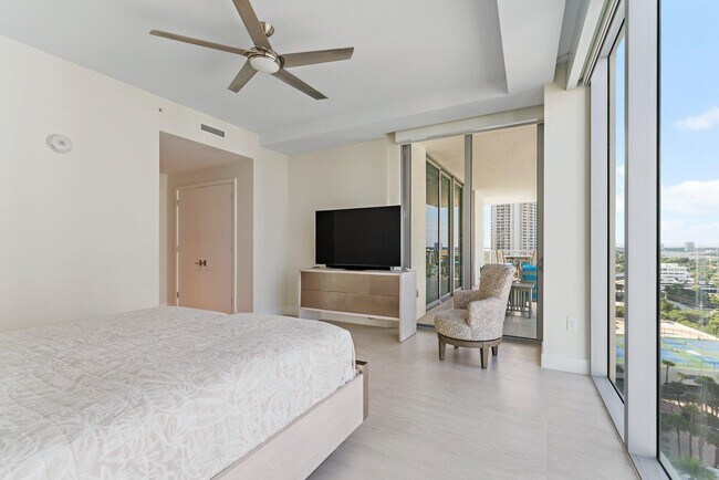 Building Photo - 3100 N Ocean Dr