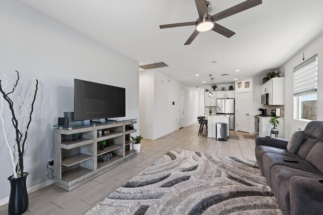 Building Photo - 36354 W San Clemente Ave