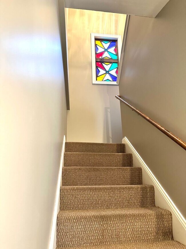 Building Photo - Renovated Germantown House in Great Location