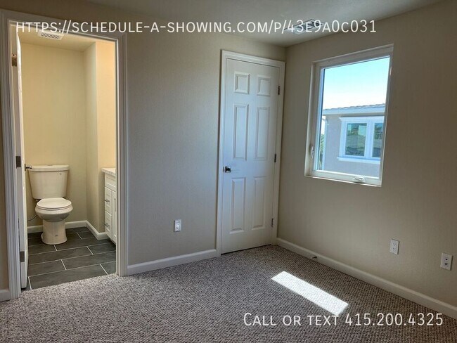 Building Photo - 724 Darwin St