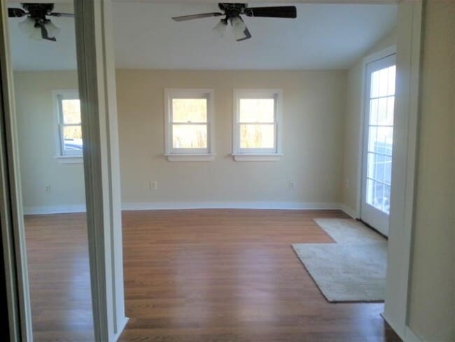 Building Photo - 2302 Chesning Ave