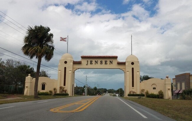 Building Photo - 1561 NE 12th Terrace