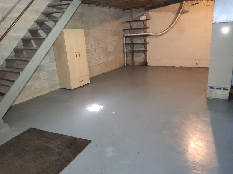 Building Photo - 1670 Colonial Dr